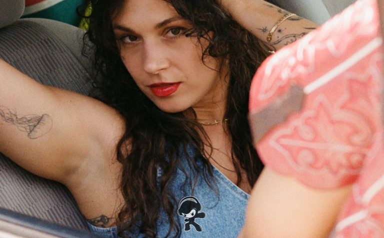 Anna Josephine – Gasoline Daydream (Folk Pop)