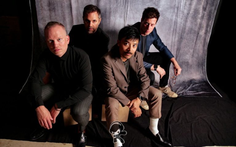 Atomic Tom – Wake Up The Night (Indie Rock)