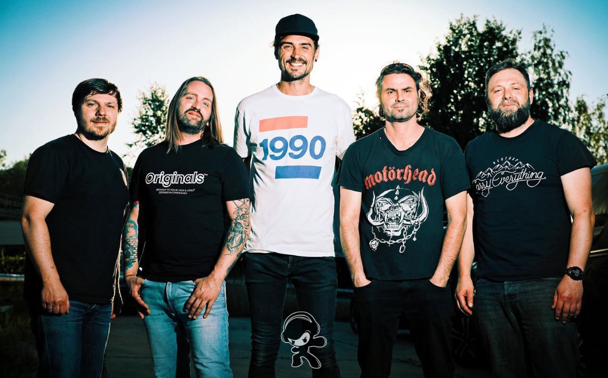 BREAKOUT – Fast Forward (Alternative Rock)