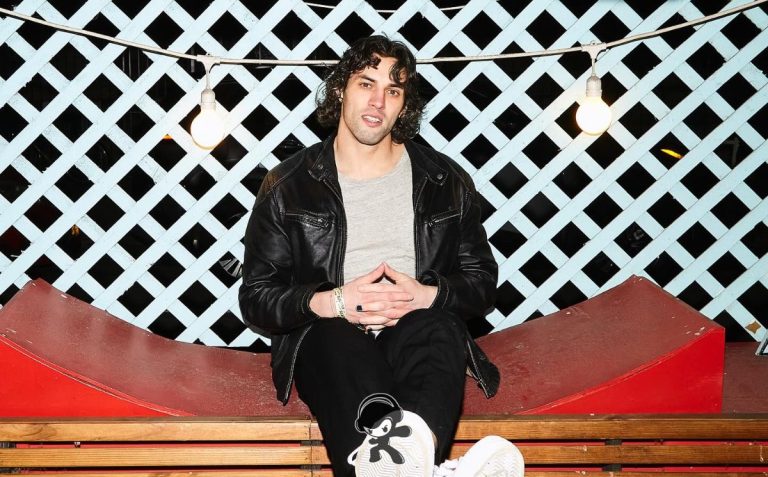 Couvo - The Outside (Indie Rock)