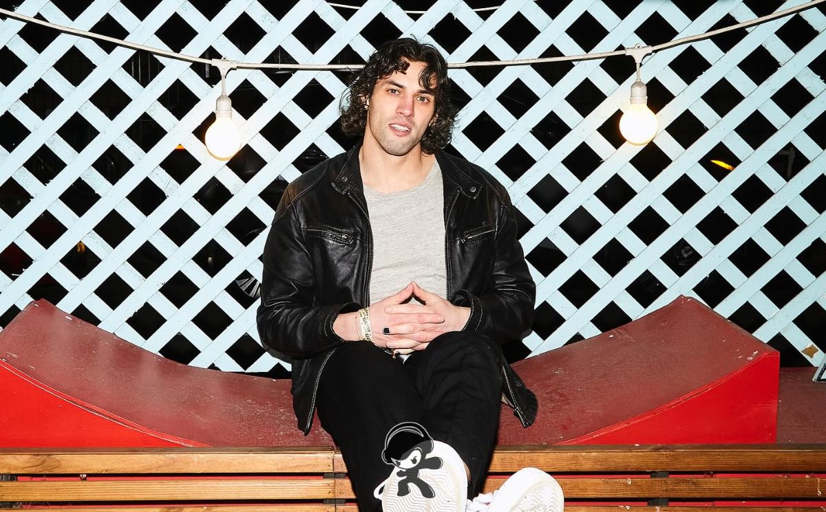 Couvo - The Outside (Indie Rock)