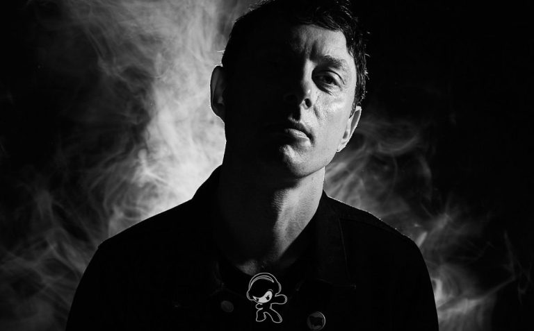 D4RKSTAR – A Different Beat (Dream Pop)