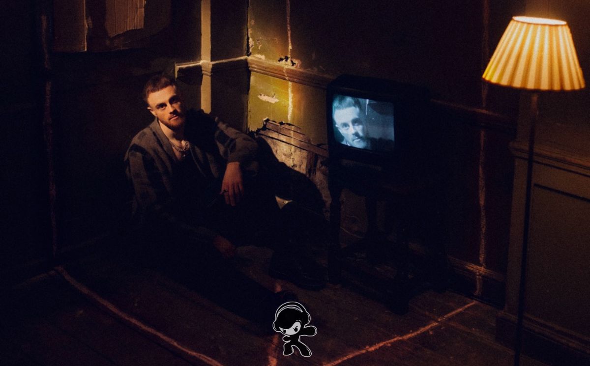 Monro - Lonely (Indie R&B)