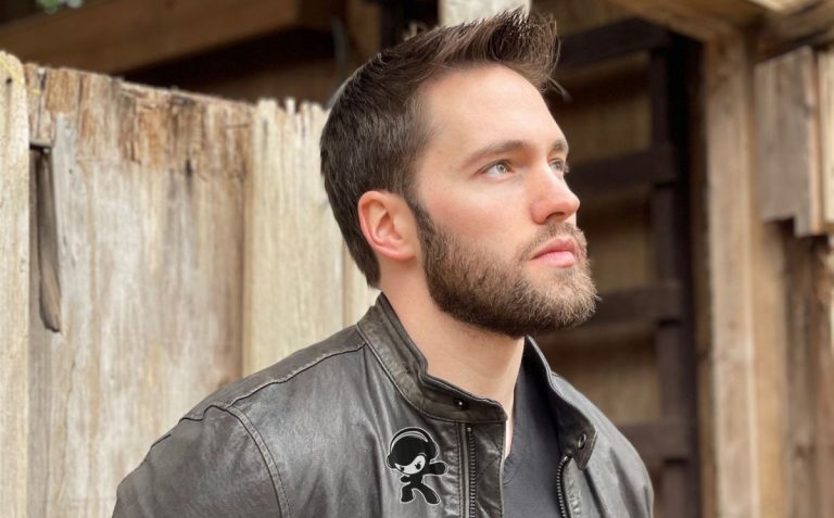 Derek Adam – Dreams (Hard Rock)