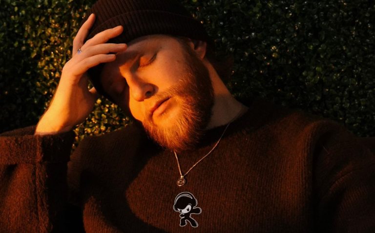 Dominic Donner - something bout us (Synthpop)