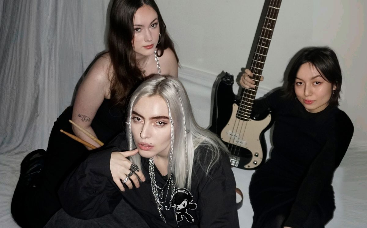 RÊVERIE – dark eyes (Electro Pop)