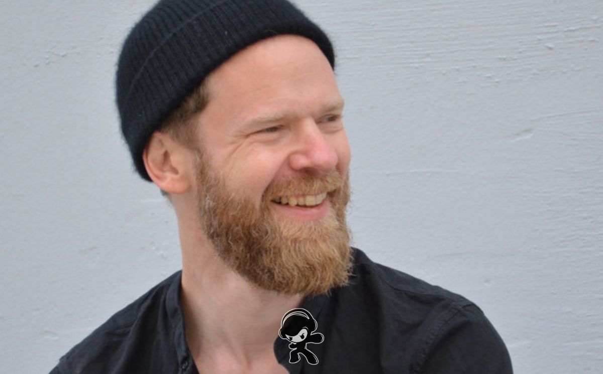 Velvet November - Breakfast in Paris (Indie Rock)