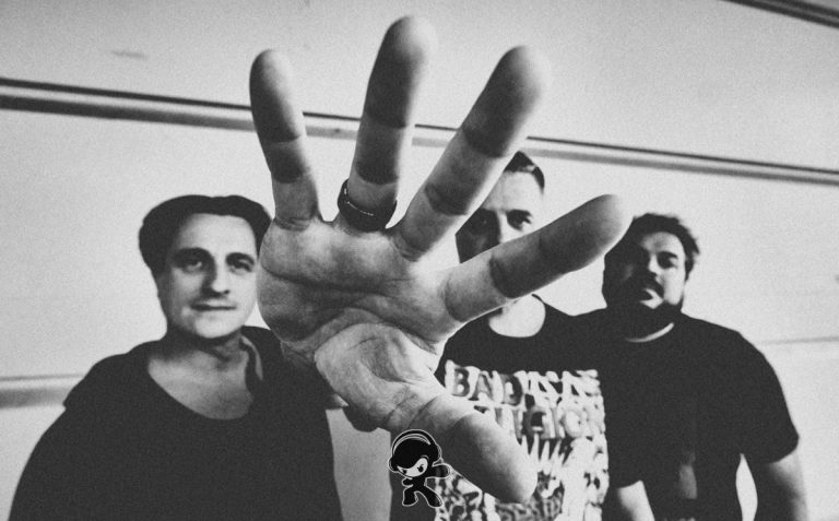 Absence of colors - The hidden giant (Post-Metal)