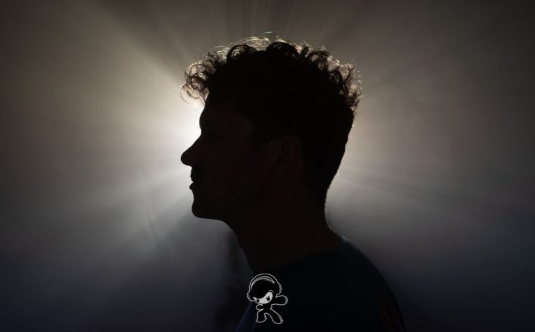 laum - Tell Me (Indie Electronic)