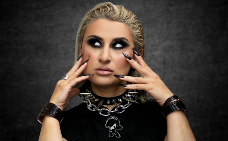 Alex Sandra - WHAT’S INSIDE (Alternative Metal)