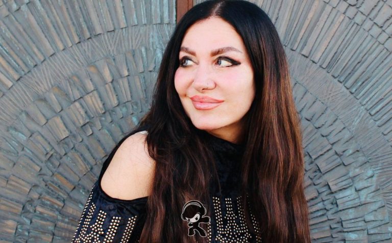 Betty Moon – Life Is but a Dream (Synthpop)