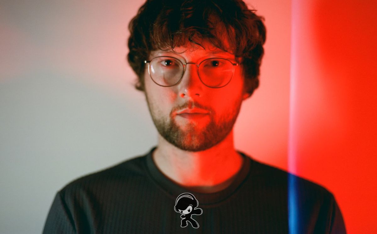 Erik Buschmann - I Fly (Experimental Electronic)