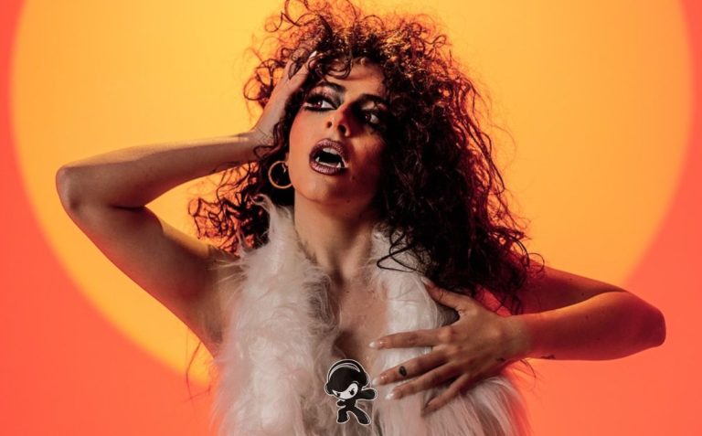 Laura Pieri - Just a Little (Electro Pop)