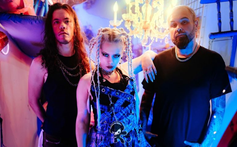 Sumo Cyco - Stronger Now (Alternative Metal)