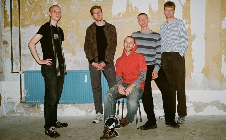 Young Couple - Isn't Anything (Dream Pop)