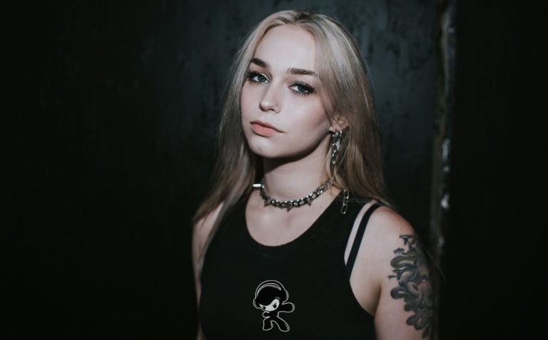 Avalon Stone - Into the Rain (Modern Hard Rock)