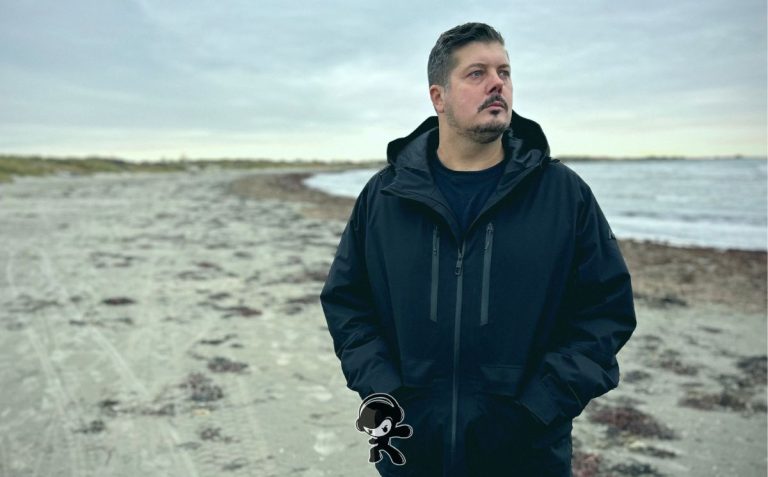 Azure Blue - Creep (Synthpop)