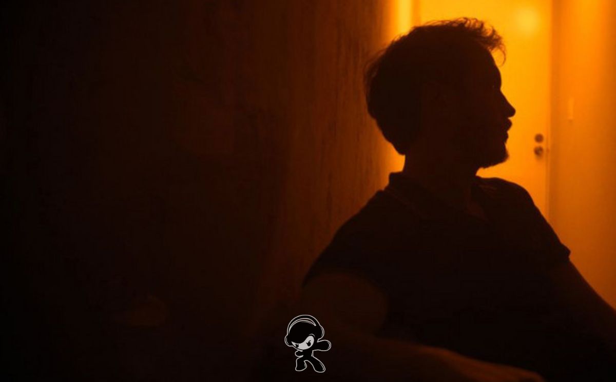 AAOM - Mil Mares (Downtempo)