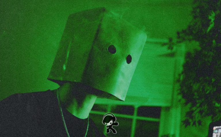 Cam ezra - Dead Internet (Electro Pop)