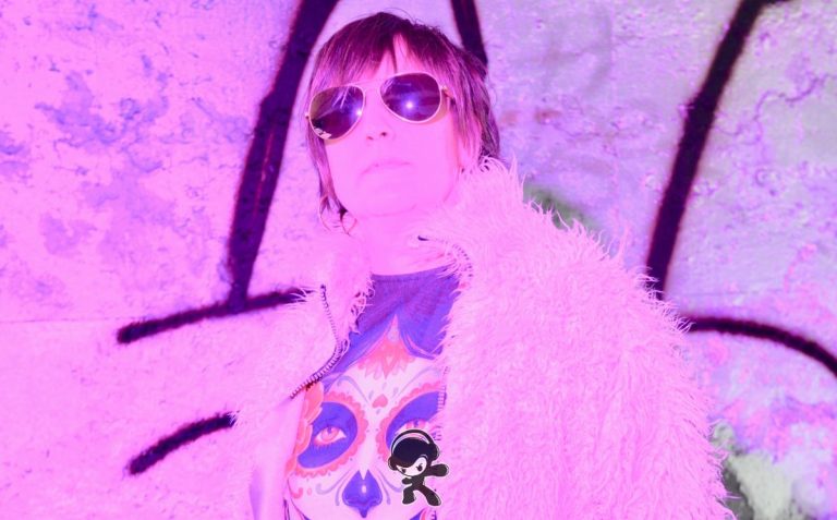 Julia Sound - One Love (Electro Pop)