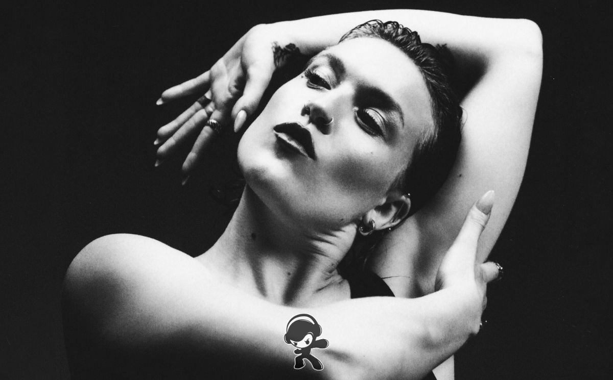 Molly Mogul – 100 Things (That I’ve Been Meaning To Say) (Dark Pop)