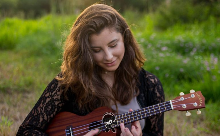 Alyssa Caroline - It's Raining (Indie Pop)