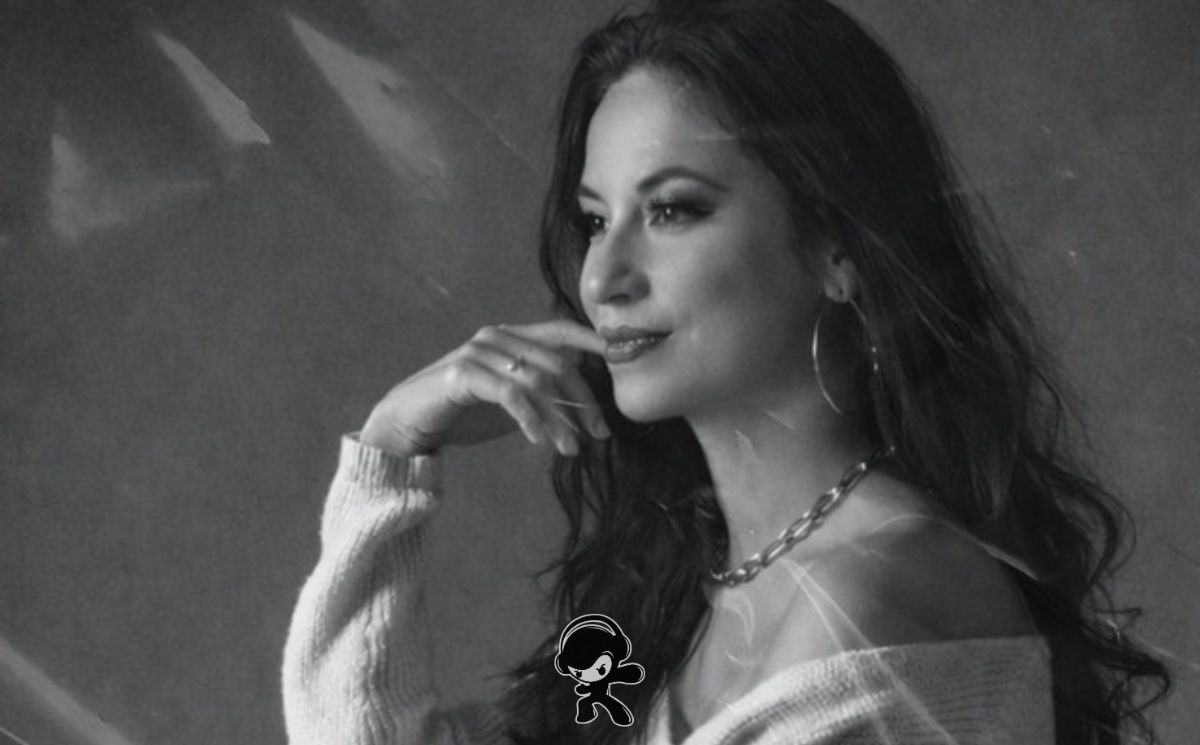 Paula Sofia - Bajo Mis Sábanas (Pop)