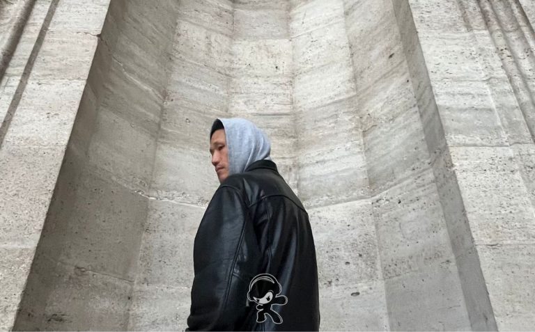 Alex Zhang Hungtai - Sidewinder (Experimental)