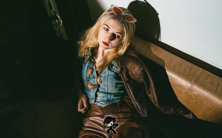 Ava Valianti - The Conversation (Indie Folk)