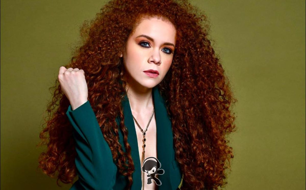 Daniella Mass - Royal Terra (Pop)