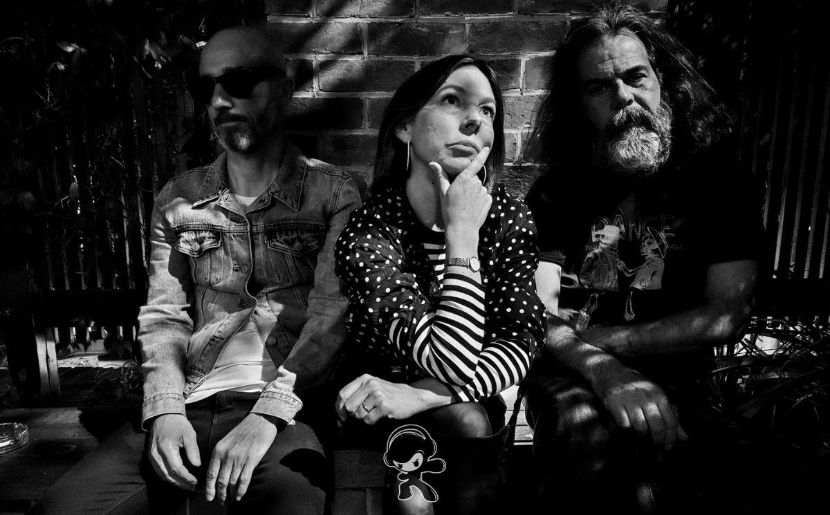 Desert Eyes - Shallow Breath (Shoegaze)