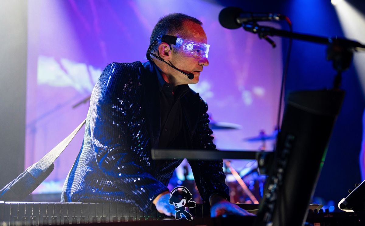 M4TR - Coup de Grace (Phil Larsen Albatross Extended Remix) (Synthpop)