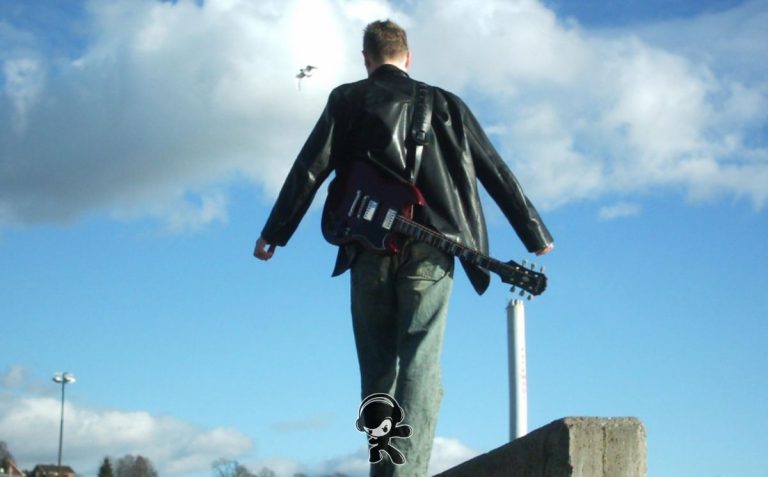 Royne Berget - I Swallow Tears (Indie Rock)